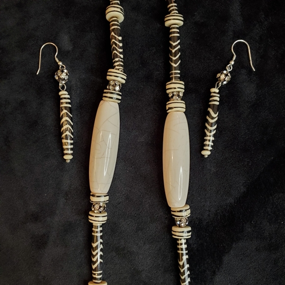 Chico's zebra necklace earrings set - Picture 6 of 12